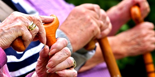 Dünya nüfusu yaşlanıyor